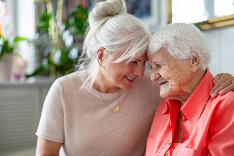 Mois de la sensibilisation à la maladie d'Alzheimer 2025 : comprendre, prévenir et soutenir les personnes touchées