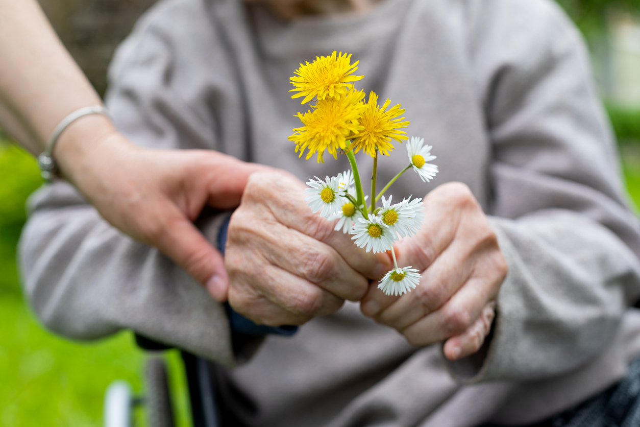 L'engagement de la famille dans les centres d'hébergement et de soins de longue durée suite au placement d'un proche atteint de démence